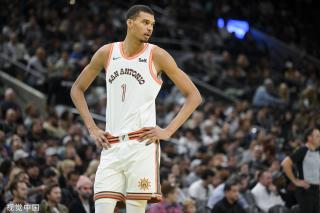 引人注目的 引人注目的